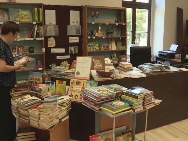 Úspešný projekt na získanie nových knižných titulov do knižnice v Močenku