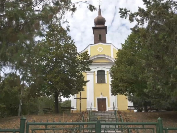 Nové vonkajšie osvetlenie Kaplnky sv. Kríža v Močenku