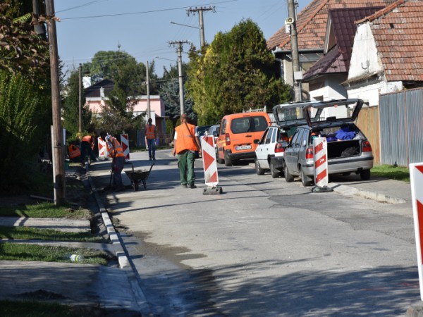 Asfaltovanie cesty na ulici Chalupy
