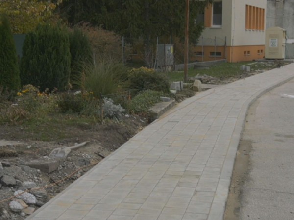 Nový chodník v ulici M. R. Štefánika