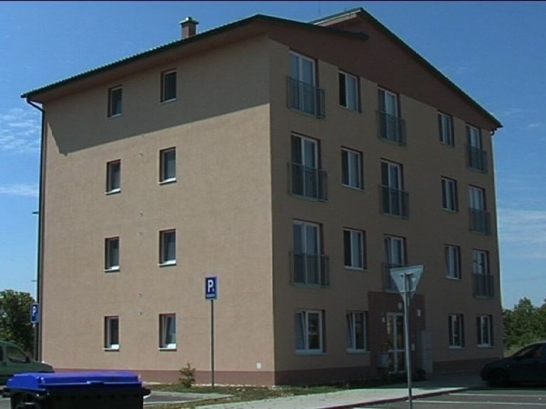 Obec vlastníkom 12-bytového domu