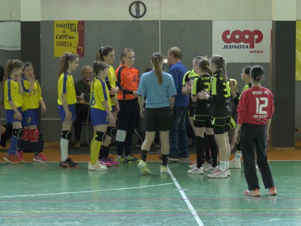 mladšie žiačky HK Junior Močenok - ŠŠK CVČ Nesvady Imeľ