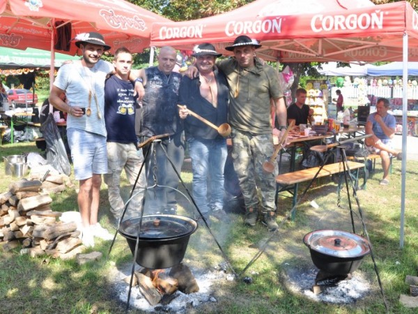 Súťaž vo varení guláša a smotanového koláča na Dňoch Obce Močenok 2019