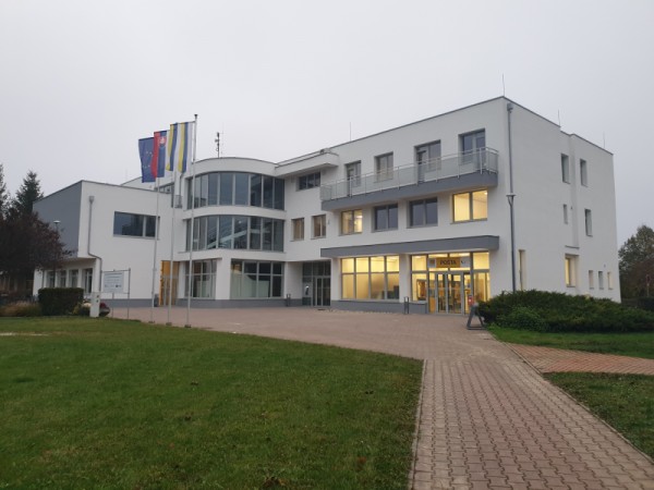 Zmena úradných hodín obecného úradu a klientskeho centra vo štvrtok