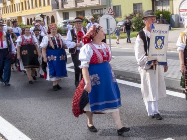 Na dožinkoch vo Vracove vystupovala aj FS Močenčanka