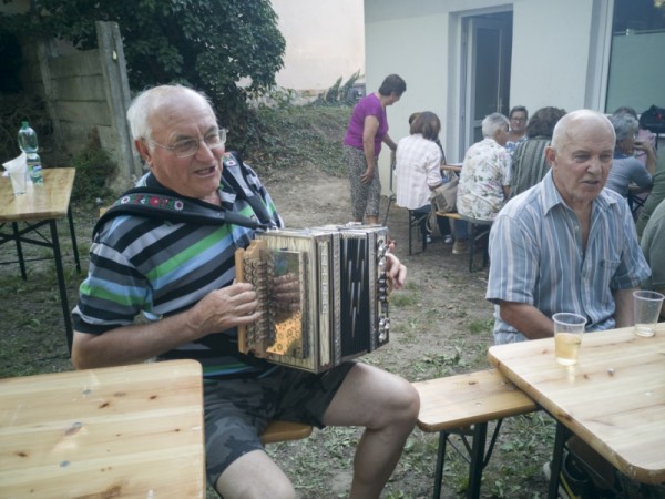 Členovia Jednoty dôchodcov opekali