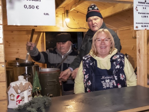 Na vianočných trhoch bola dobrá nálada