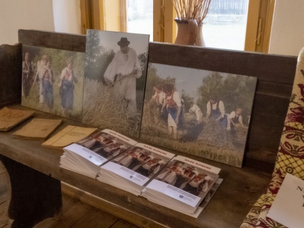 Výstava fotografií v Dome ľudového bývania