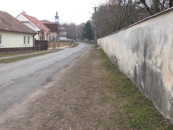 Úver obce - parkovisko v ulici Dekana Dubravického